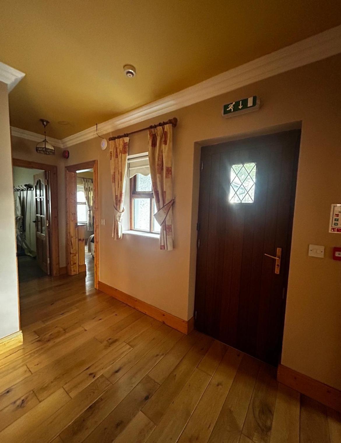 Yewwood Cottage ニューリー エクステリア 写真