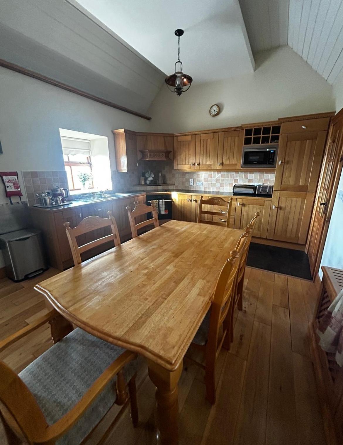 Yewwood Cottage ニューリー エクステリア 写真
