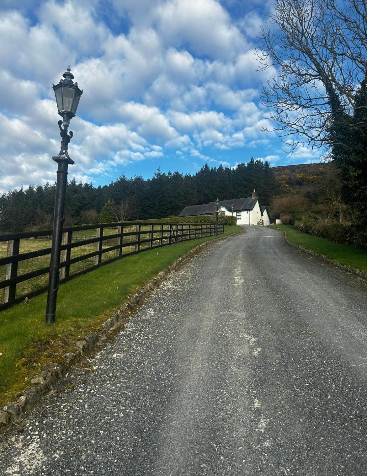 Yewwood Cottage ニューリー エクステリア 写真